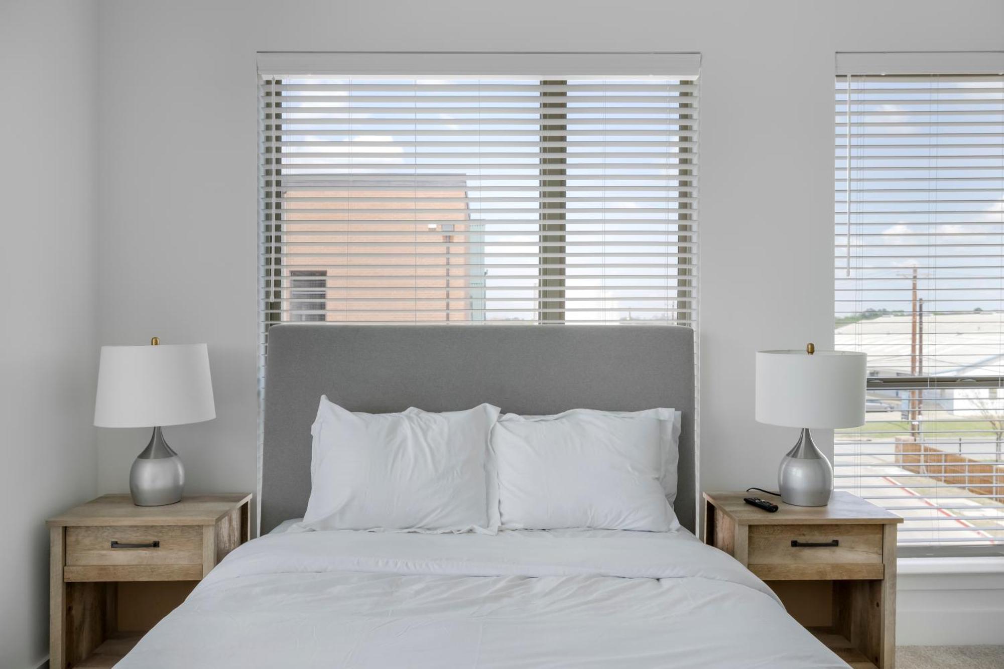 Railyard Apartments By Barsala Denton Habitación foto